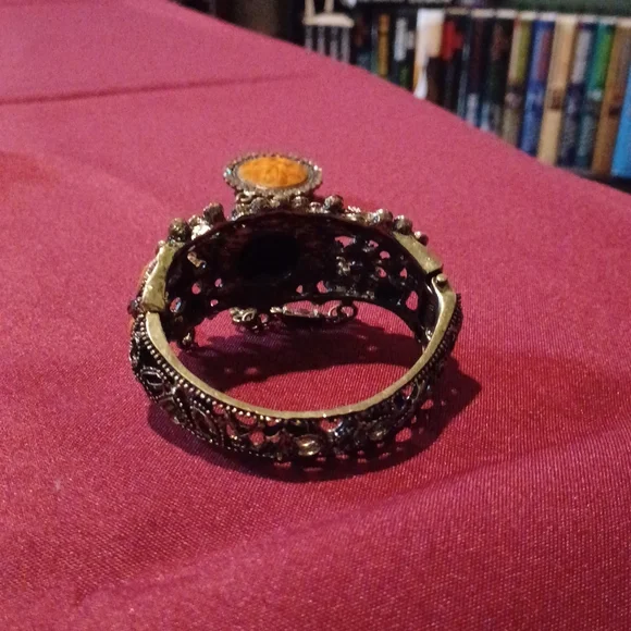 Decorative bracelet with ring attached💛 - Picture 2 of 5